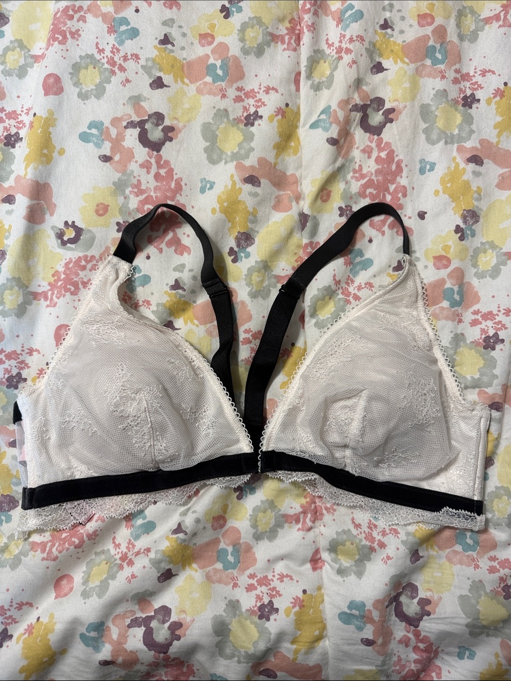 Victoria Secret Lace Wire-Free Bralette - Cream w/Black Trim (XL)